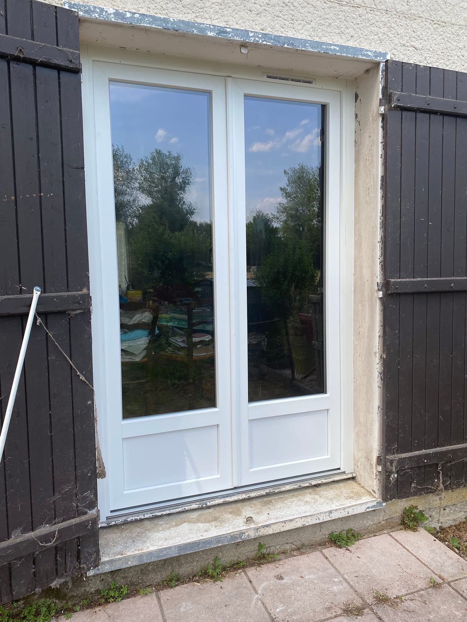 Porte-fenêtre PVC blanche