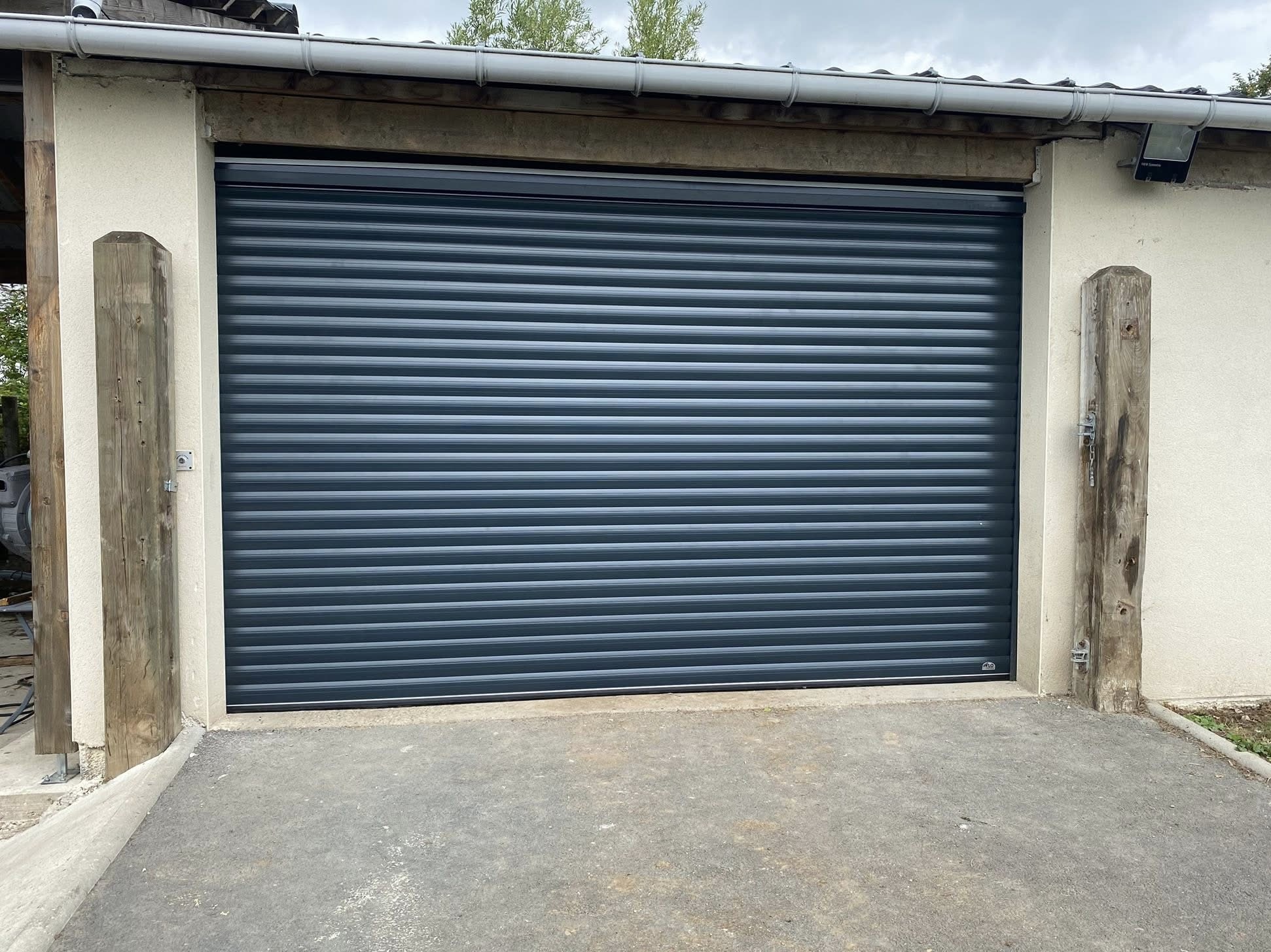 Porte de garage enroulable gris anthracite