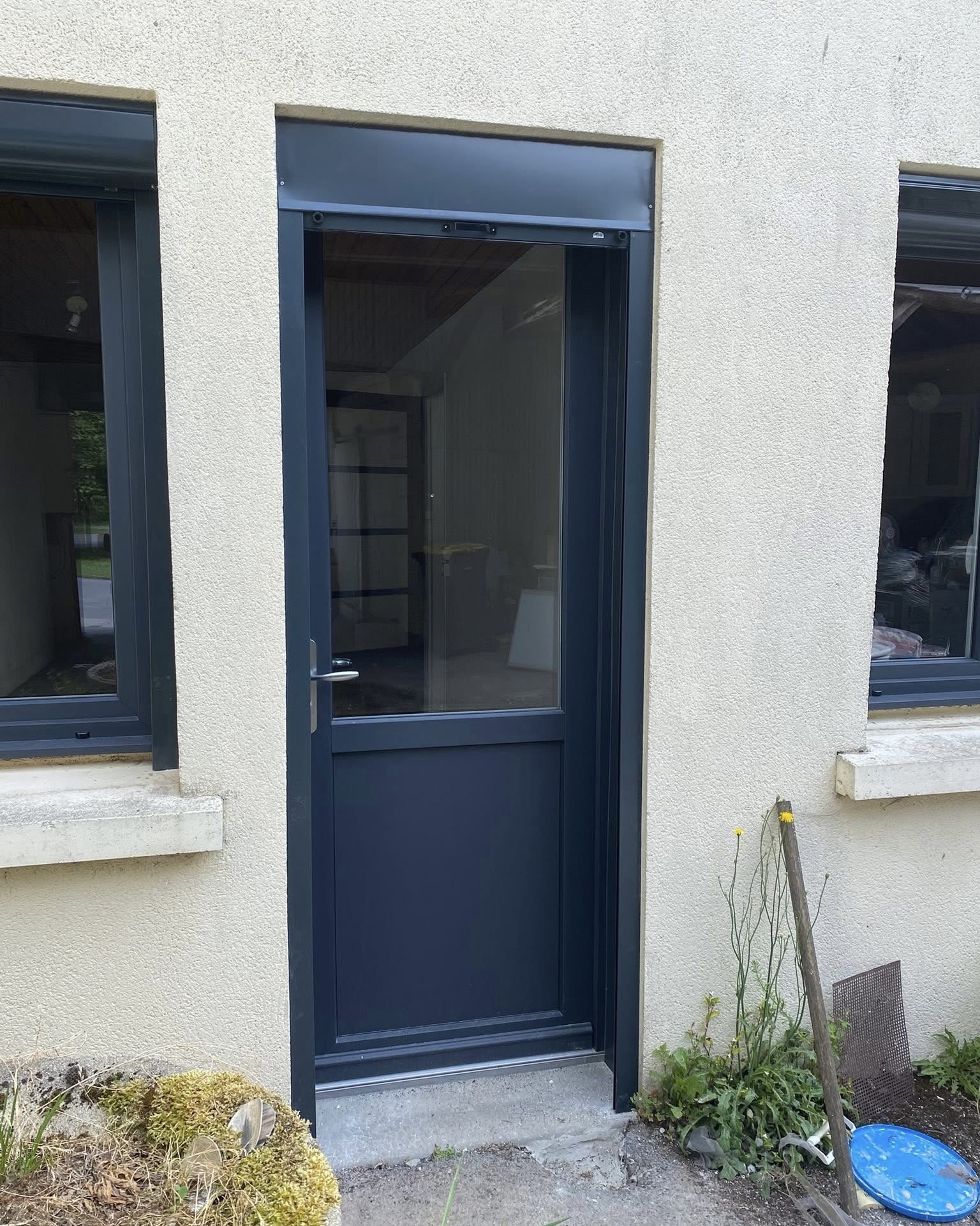 Volet roulant gris anthracite sur porte